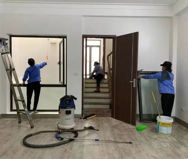 Tại sao nên thuê dịch vụ vệ sinh chuyên nghiệp thay vì tự làm?